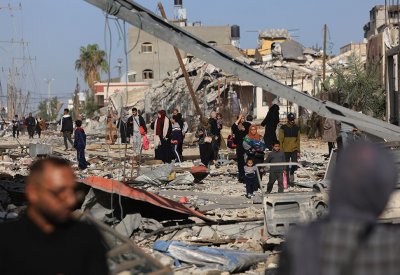 غزة تعود لإحصاء ضحاياها.. إسرائيل تقصف القطاع براً وجواً وبحراً