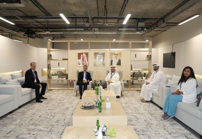 وزير النفط والبيئة المبعوث الخاص لشؤون المناخ يلتقي المبعوث الخاص للاتحاد الأوروبي لمنطقة الخليج