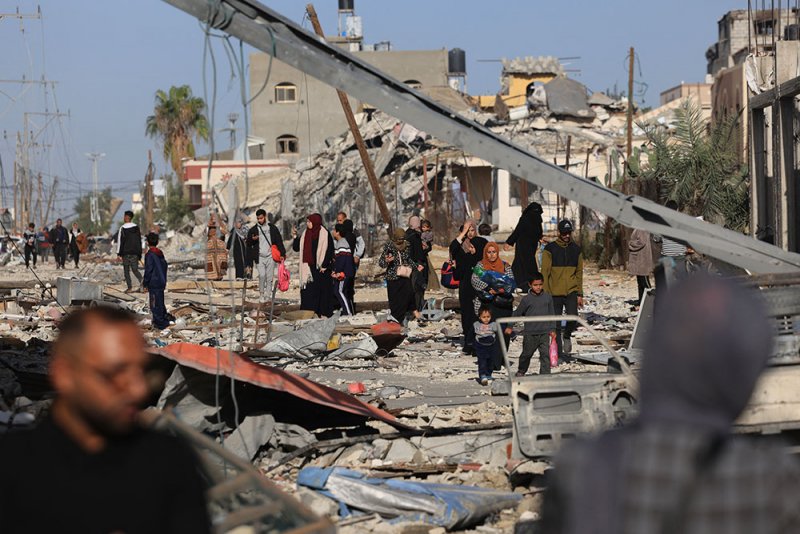غزة تعود لإحصاء ضحاياها.. إسرائيل تقصف القطاع براً وجواً وبحراً
