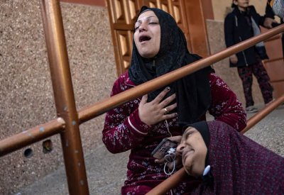 غارات إسرائيلية عنيفة على جنوب غزة.. ووسط القطاع ينزف