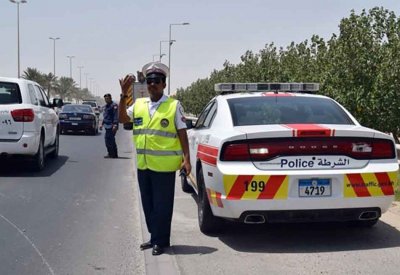 اصطدام سيارة بدورية مرور أثناء مباشرتها حادثا بين عدة مركبات