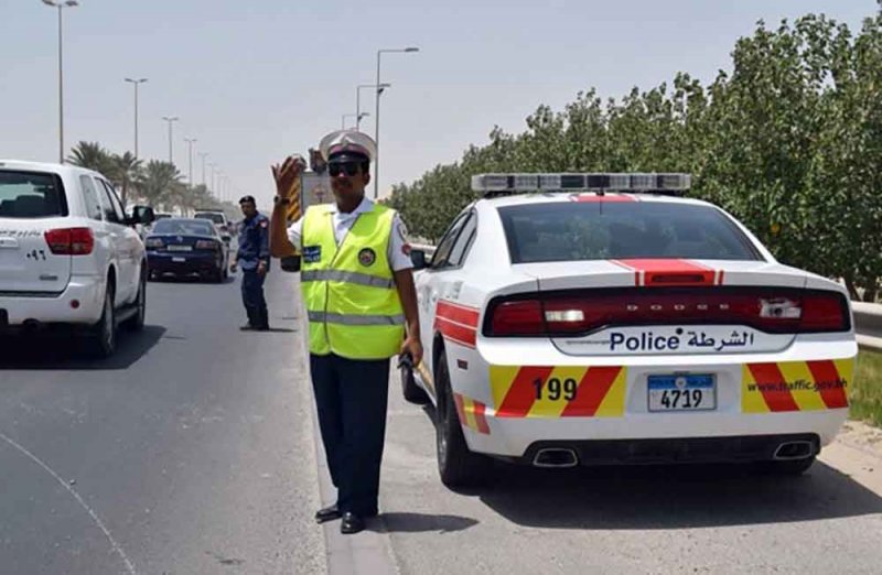 اصطدام سيارة بدورية مرور أثناء مباشرتها حادثا بين عدة مركبات