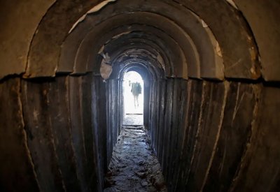 مياه من البحر وسائل متفجر.. خطط إسرائيل لتدمير أنفاق غزة