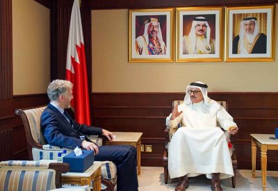 وزير الخارجية يستقبل سفير المملكة المتحدة لدى مملكة البحرين 