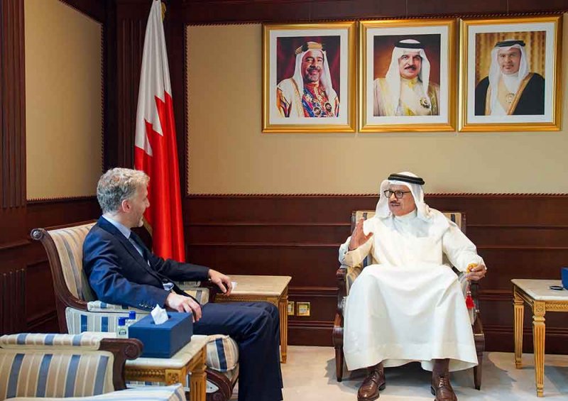 وزير الخارجية يستقبل سفير المملكة المتحدة لدى مملكة البحرين 