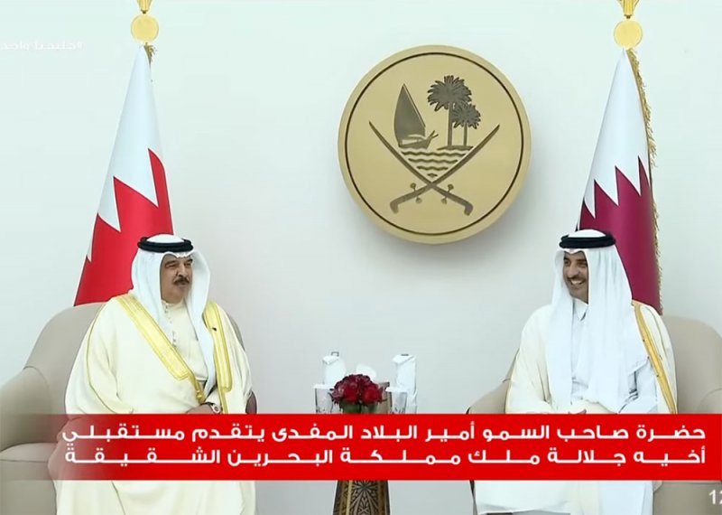 الملك المعظم يصل إلى الدوحة مترئسًا وفد البحرين إلى القمة الخليجية 44