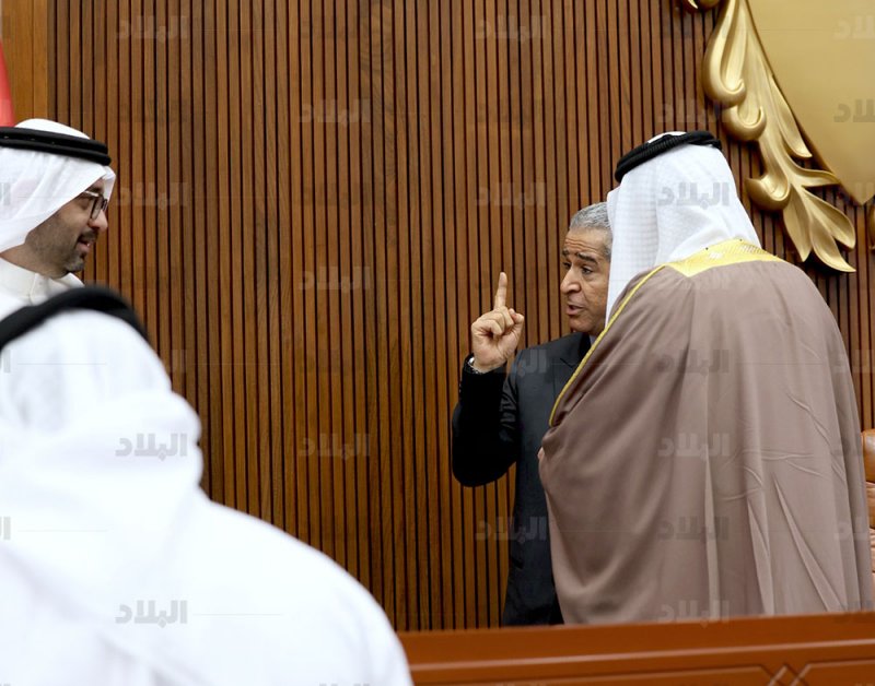 بالصور: تلاسن بين عبدالنبي سلمان وأحمد السلوم