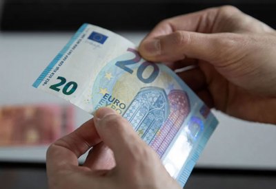 اليورو يتراجع مع زيادة الرهانات على خفض أسعار الفائدة