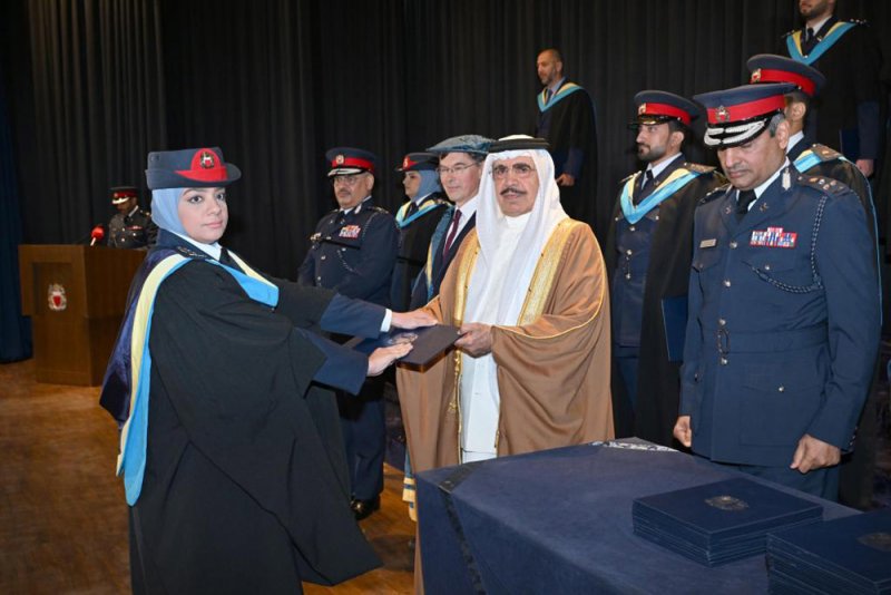 وزير الداخلية يشهد تخرج الدفعة الرابعة من طلبة ماجستير الأمن السيبراني وحقوق الإنسان