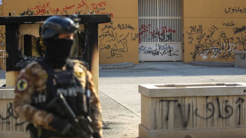 صواريخ على محيط السفارة.. وواشنطن لبغداد: احموا البعثات
