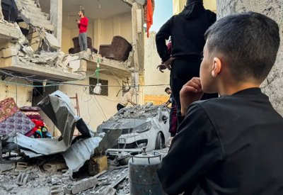 إسرائيل تقصف وسط وجنوب غزة.. واقتحامات في الضفة