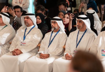 وزير النفط والبيئة يشارك في افتتاح منصة الأرض «EARTH» الرقمية 