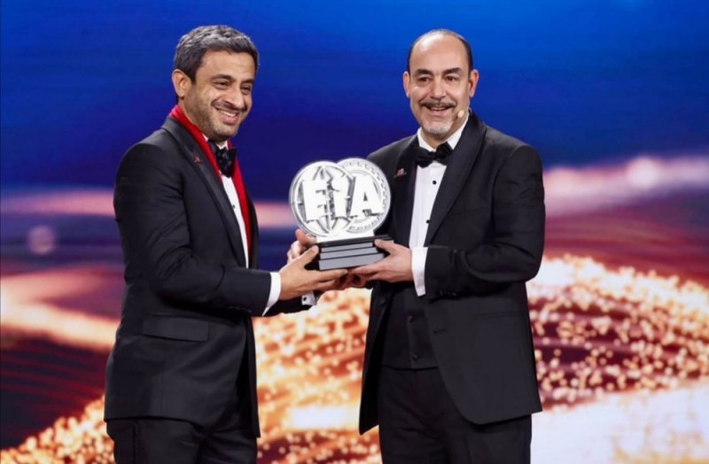 عضو فريق "اتحاد السيارات" ينال جائزة أفضل منظم في العالم لعام 2023 لرياضة السيارات