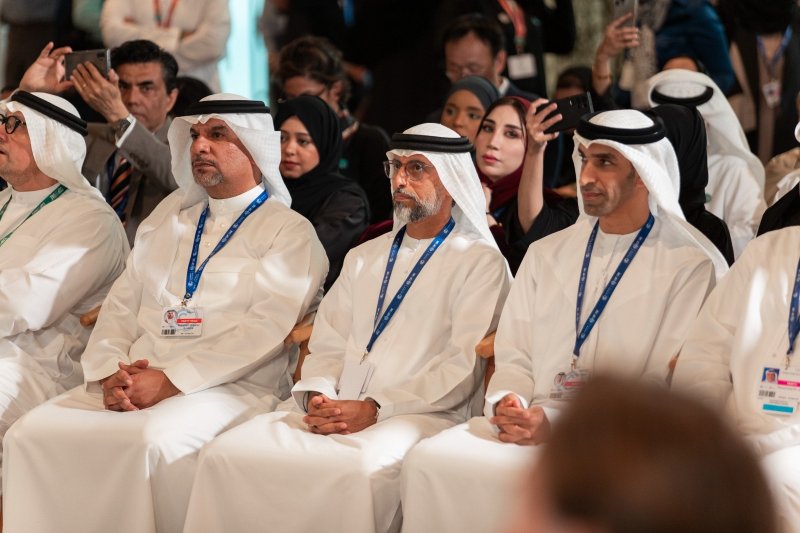 وزير النفط والبيئة يشارك في افتتاح منصة الأرض «EARTH» الرقمية 