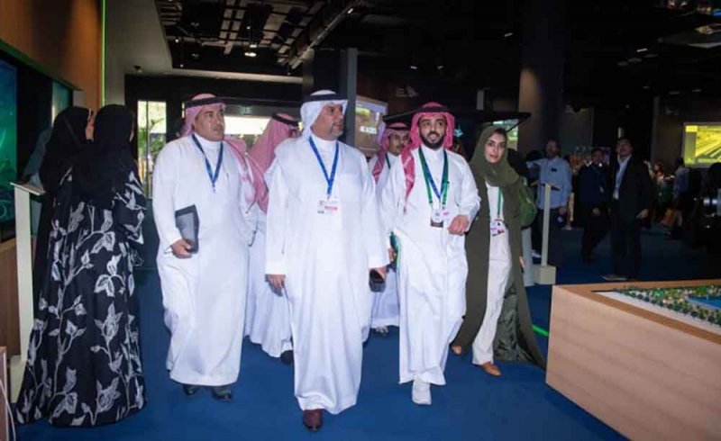 وزير النفط والبيئة يزور معرض المملكة العربية السعودية في مؤتمر الأطراف (COP28)