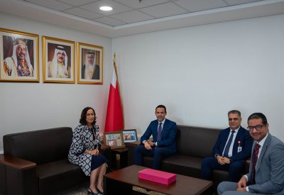 الرئيس التنفيذي للمستشفيات الحكومية تستقبل الجراح الأمريكي غابي معوّض
