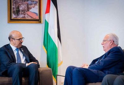 وزير الخارجية يجتمع مع وزير الخارجية والمغتربين في دولة فلسطين
