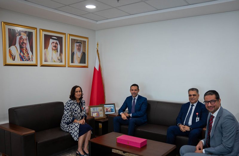 الرئيس التنفيذي للمستشفيات الحكومية تستقبل الجراح الأمريكي غابي معوّض