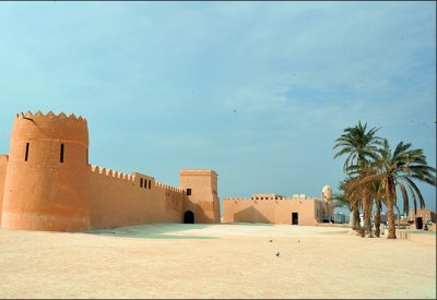 طقس دافئ نهارًا وفرصة بسيطة لتساقط الأمطار مساءً