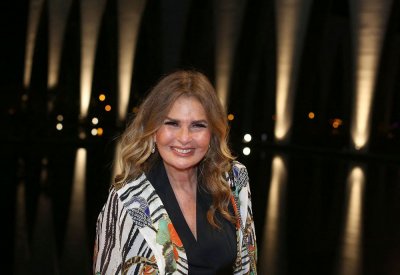 يسرا تعود للمسرح مجددا