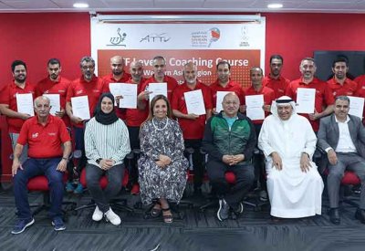 حياة بنت عبدالعزيز توزع الشهادات على المشاركين في الدورة التدريبية لكرة الطاولة
