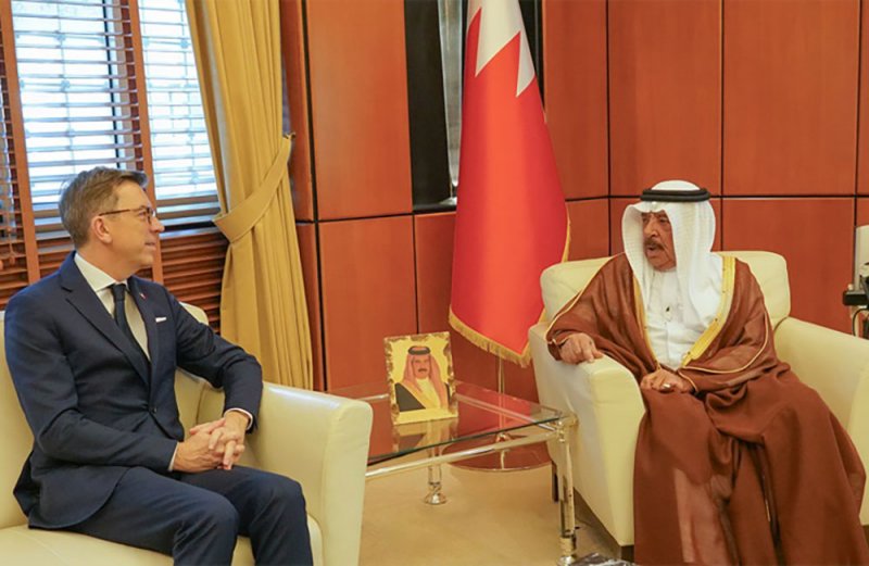 وزير الديوان الملكي يستقبل السفير الفرنسي بمناسبة تعيينه