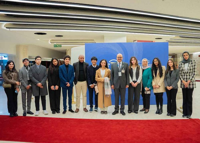سعادة وزير الخارجية يلتقي بفريق من طلبة مدرسة بيان البحرين