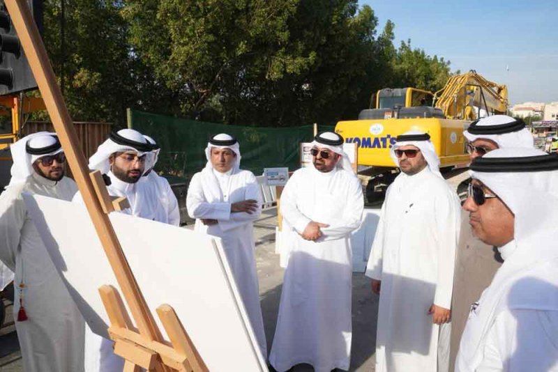 وكيل وزارة الأشغال يتفقد مشاريع تطوير البنية التحتية في الدائرتين الثالثة والرابعة بالمحافظة الجنوبية