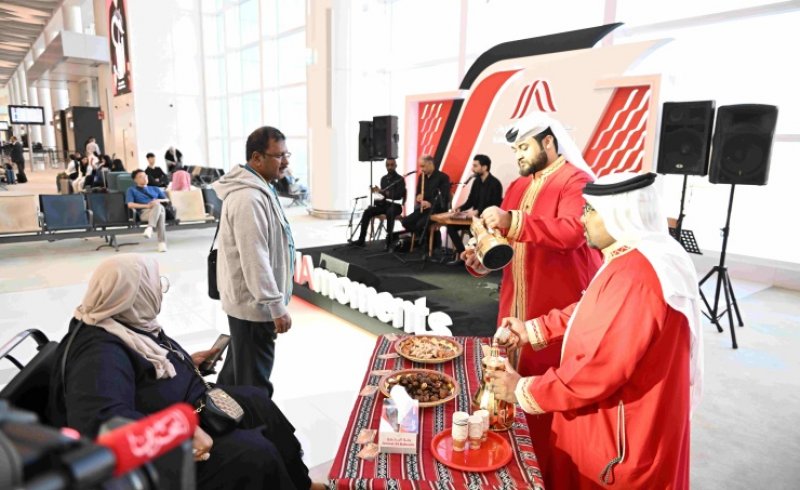 مطار البحرين الدولي يتألق بهجة في احتفالاته بالأعياد الوطنية