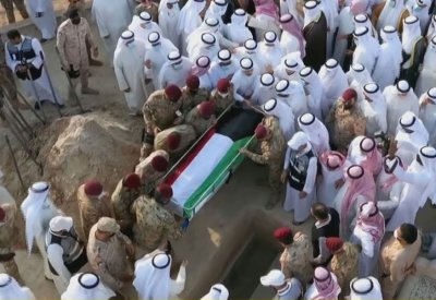 جثمان أمير الكويت الراحل يوارى الثرى في مقبرة الصليبيخات