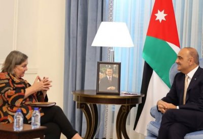 رئيس وزراء الأردن ونائب وزير الخارجية الأمريكي يبحثان العلاقات بين البلدين