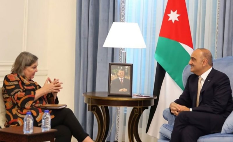 رئيس وزراء الأردن ونائب وزير الخارجية الأمريكي يبحثان العلاقات بين البلدين
