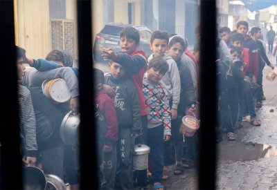 هآرتس: آلاف الأطفال يقتلون بغزة والإسرائيليون لا يبالون