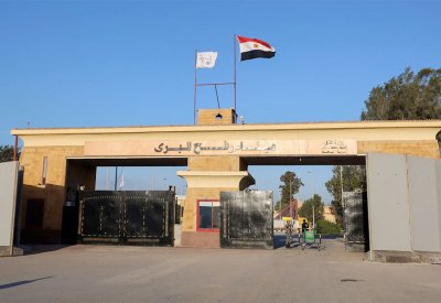 مصر: 73 شاحنة مساعدات في الطريق إلى قطاع غزة