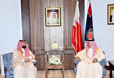 وزير الداخلية يستقبل السفير السعودي ويشيد بالعلاقات التاريخية بين البلدين