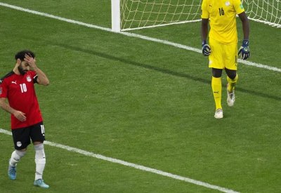 أسطورة ليفربول يتمنى خسارة مصر بسبب محمد صلاح
