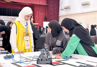 12 مدرسة إعدادية تشارك بمعرض "إضاءات علمية" للعلوم والرياضيات