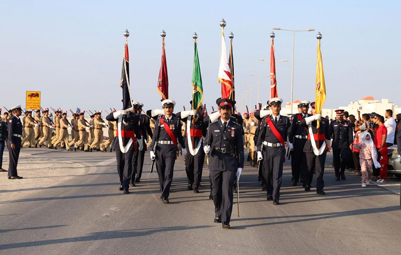 بالصور: وزارة الداخلية تنظم استعراضاً ميدانياً بمحافظة المحرق بمناسبة احتفال مملكة البحرين بأعيادها الوطنية
