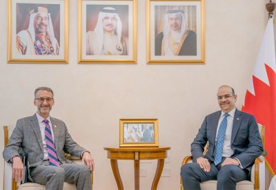 وزير الشؤون القانونية يستقبل سفير الولايات المتحدة الأمريكية لدى مملكة البحرين