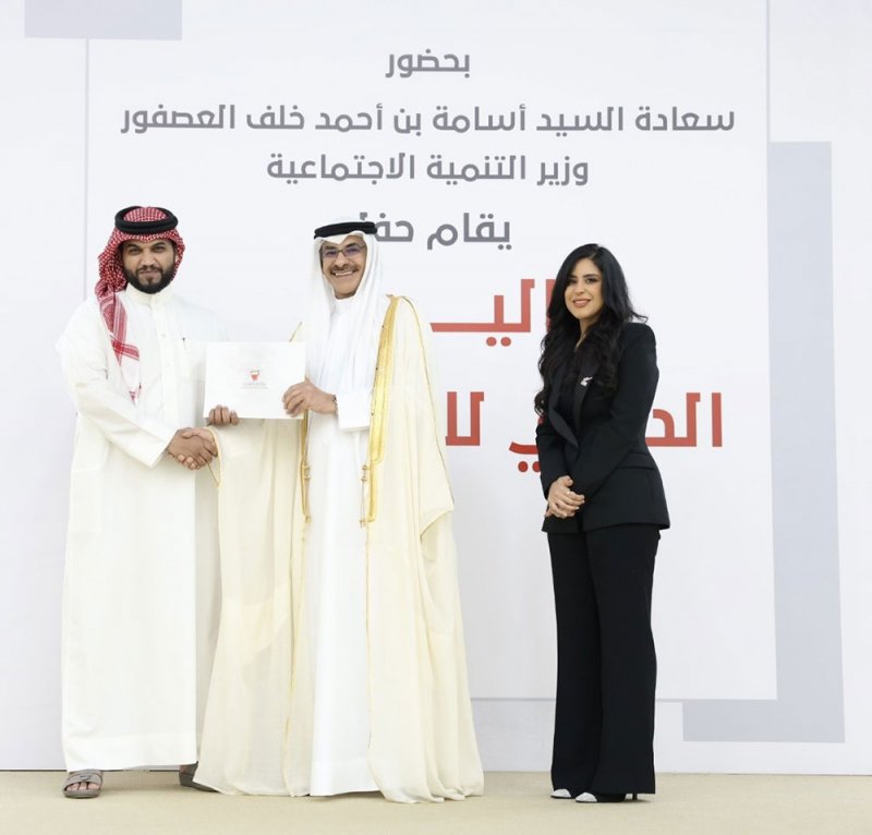 وزير التنمية الاجتماعية يكرم "بتلكو لرعاية حالات العنف الأسري"