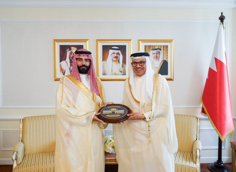 وزير الخارجية يستقبل سفير المملكة العربية السعودية لدى مملكة البحرين