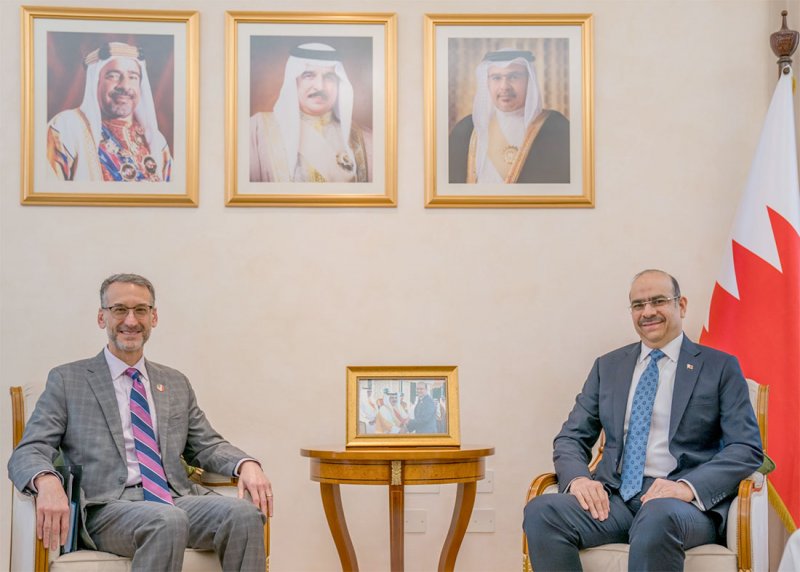 وزير الشؤون القانونية يستقبل سفير الولايات المتحدة الأمريكية لدى مملكة البحرين