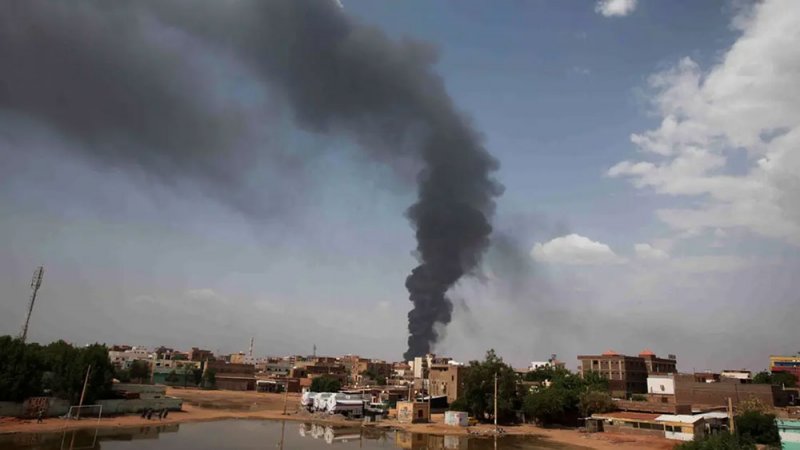 اشتباكات عنيفة في الخرطوم.. اتهام الدعم السريع بسلب ونهب في الجزيرة