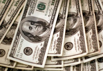 بسبب العطلة.. الدولار يتذبذب في تداولات ضعيفة والين يستقر