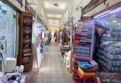 تخطيط وتنظيم شوارع و"باركات" السوق الشعبي