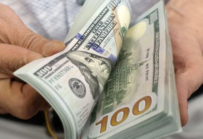 الدولار يهبط لأدنى مستوى في 5 أشهر وسط آمال خفض الفائدة