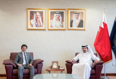 رئيس الجمارك يستقبل الرئيس التنفيذي للهيئة الوطنية لتنظيم المهن والخدمات الصحية
