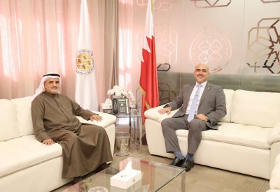 رئيس جامعة البحرين ورئيس المكتب الثقافي الكويتي يبحثان تعزيز التعاون المشترك