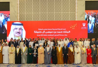 وزير العمل: الحرص على مواصلة دعم الكفاءات البحرينية التي تمثل أنموذجاً للعمل الوطني الرفيع والمتفاني في مختلف مواقع العمل والإنتاج