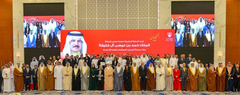 وزير العمل: الحرص على مواصلة دعم الكفاءات البحرينية التي تمثل أنموذجاً للعمل الوطني الرفيع والمتفاني في مختلف مواقع العمل والإنتاج